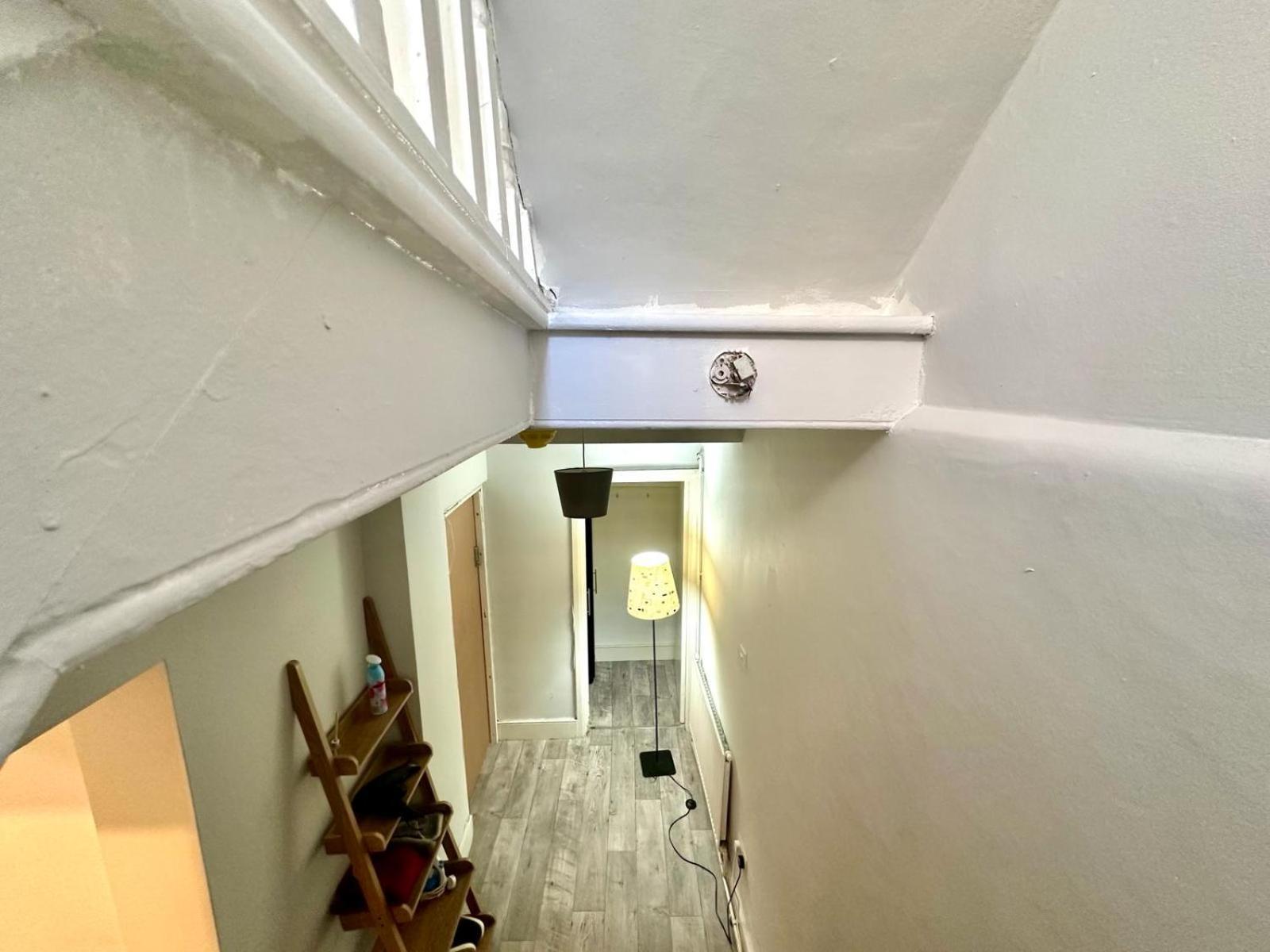 Whitechapel Station Rooms R1 London Exterior photo